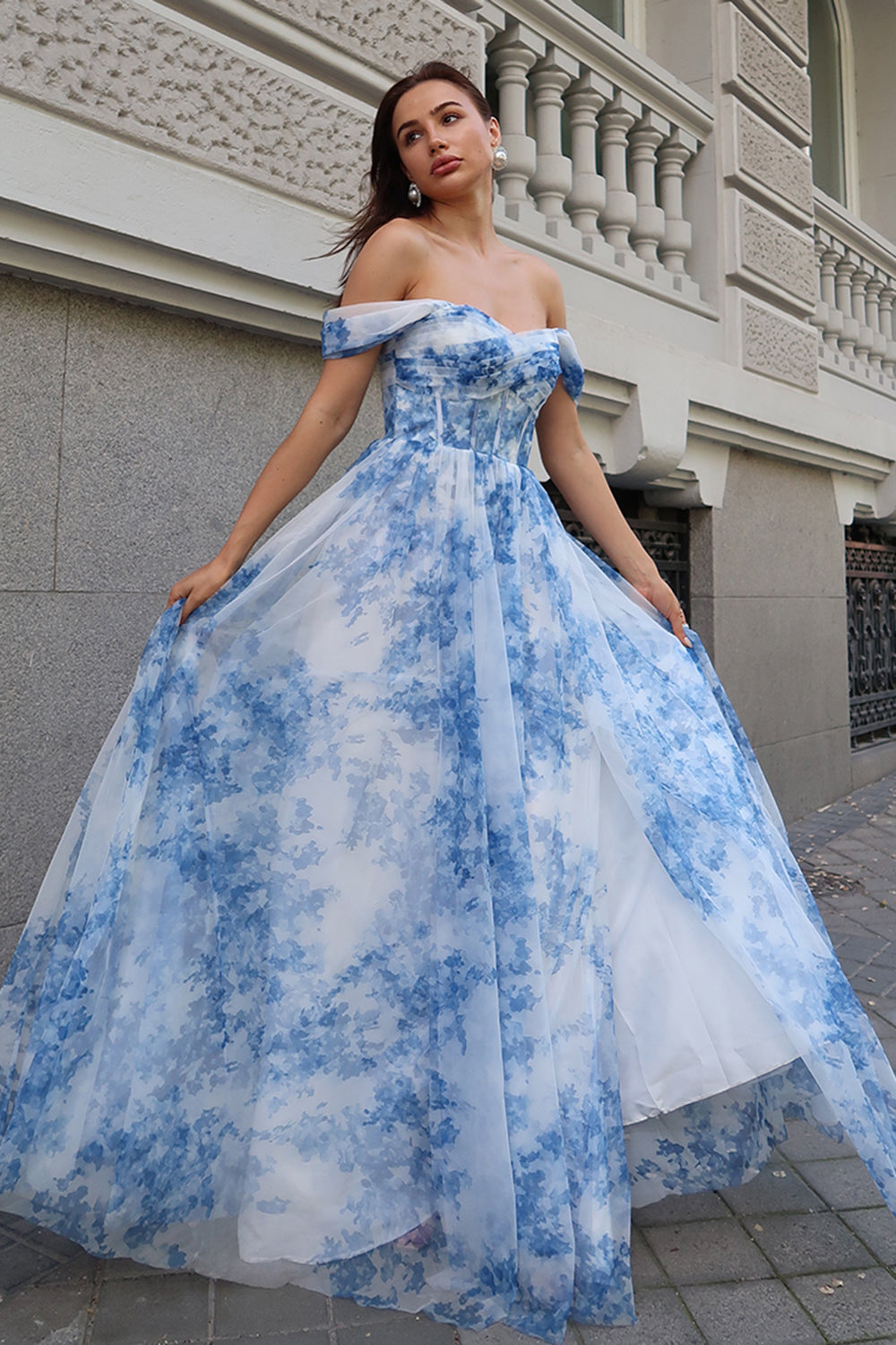 Weiß Blau Blume Schulterfreies Langes Brautjungfernkleid mit Schlitz
