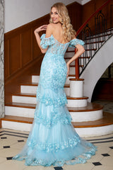 Stilvolles schulterfreies himmelblaues Spitze Ballkleid mit Rüschen