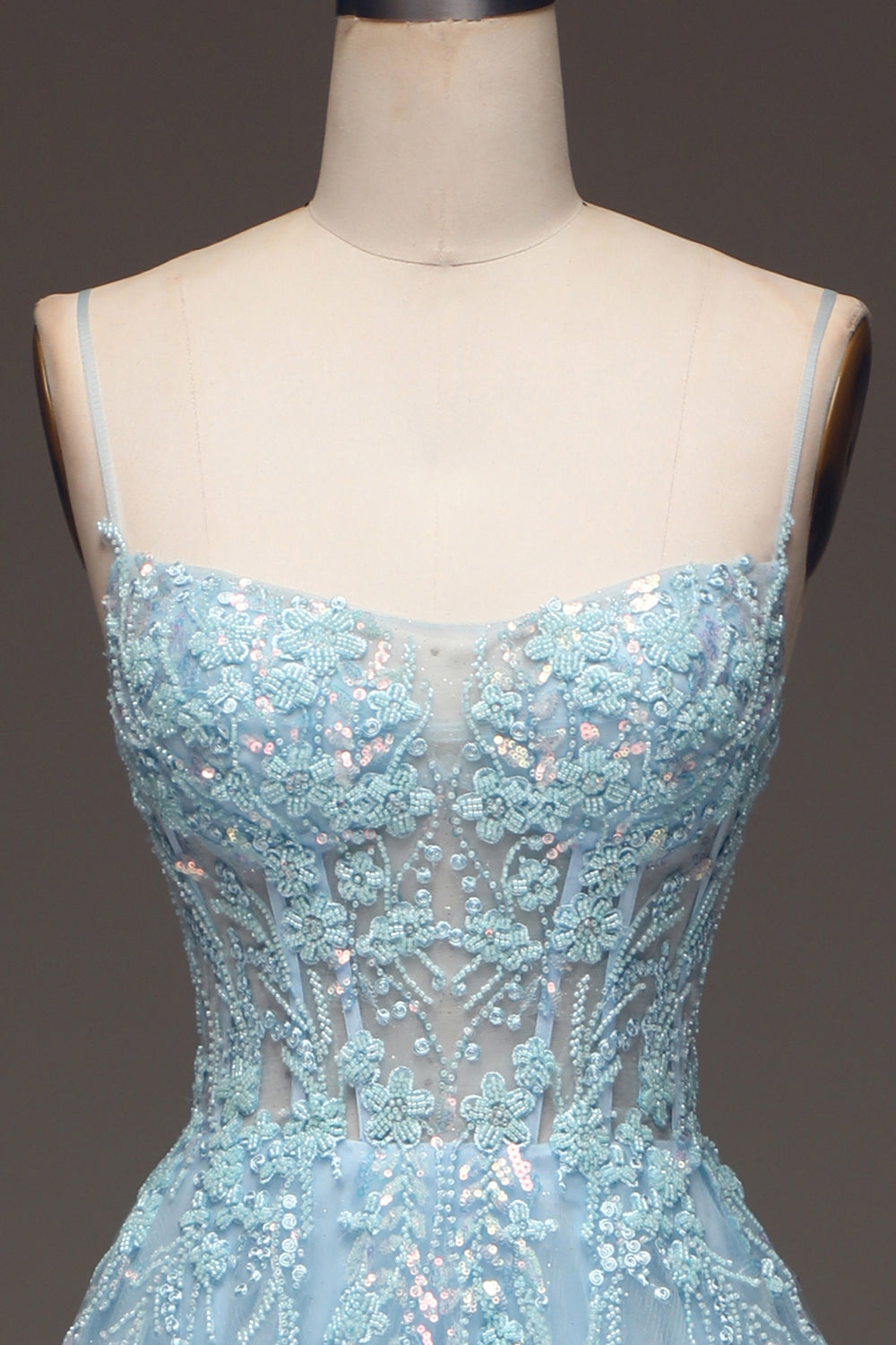 A Linie Hellblaues Pailletten Spaghettiträger Ballkleid mit Applikationen