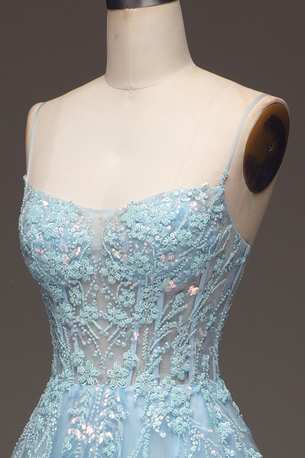 A Linie Hellblaues Pailletten Spaghettiträger Ballkleid mit Applikationen