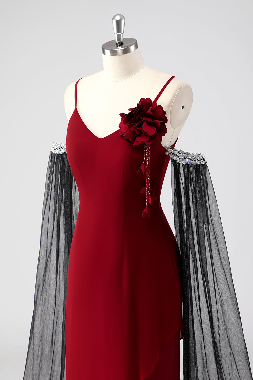 Rotes Spaghettiträger Cape-Ärmel Etui Abendkleid