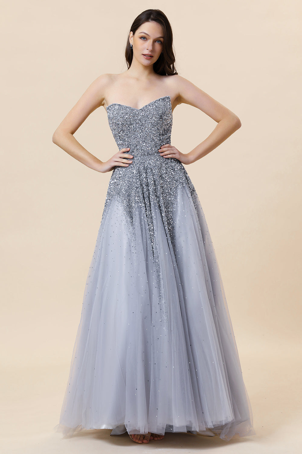Glitzerndes graues Perlen Tüll Herzausschnitt Ballkleid