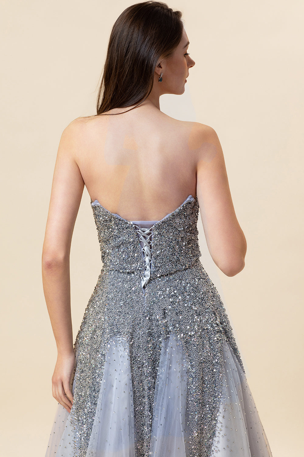 Glitzerndes graues Perlen Tüll Herzausschnitt Ballkleid