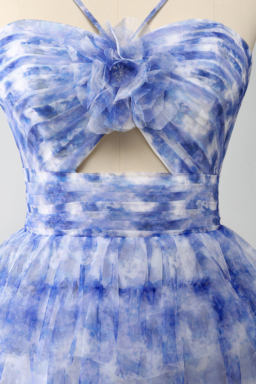 Blau bedrucktes A-Linie gestuftes langes Ballkleid mit Aushöhlung
