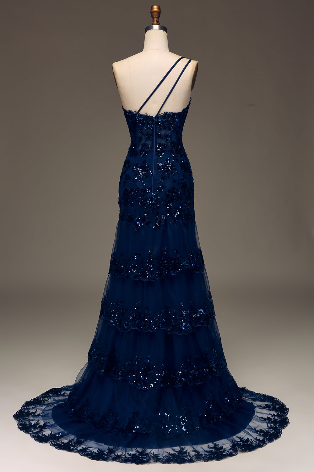 Glitzerndes dunkles marineblaues gestuftes Spitzenkleid mit einer Schulter und langem Schlitz