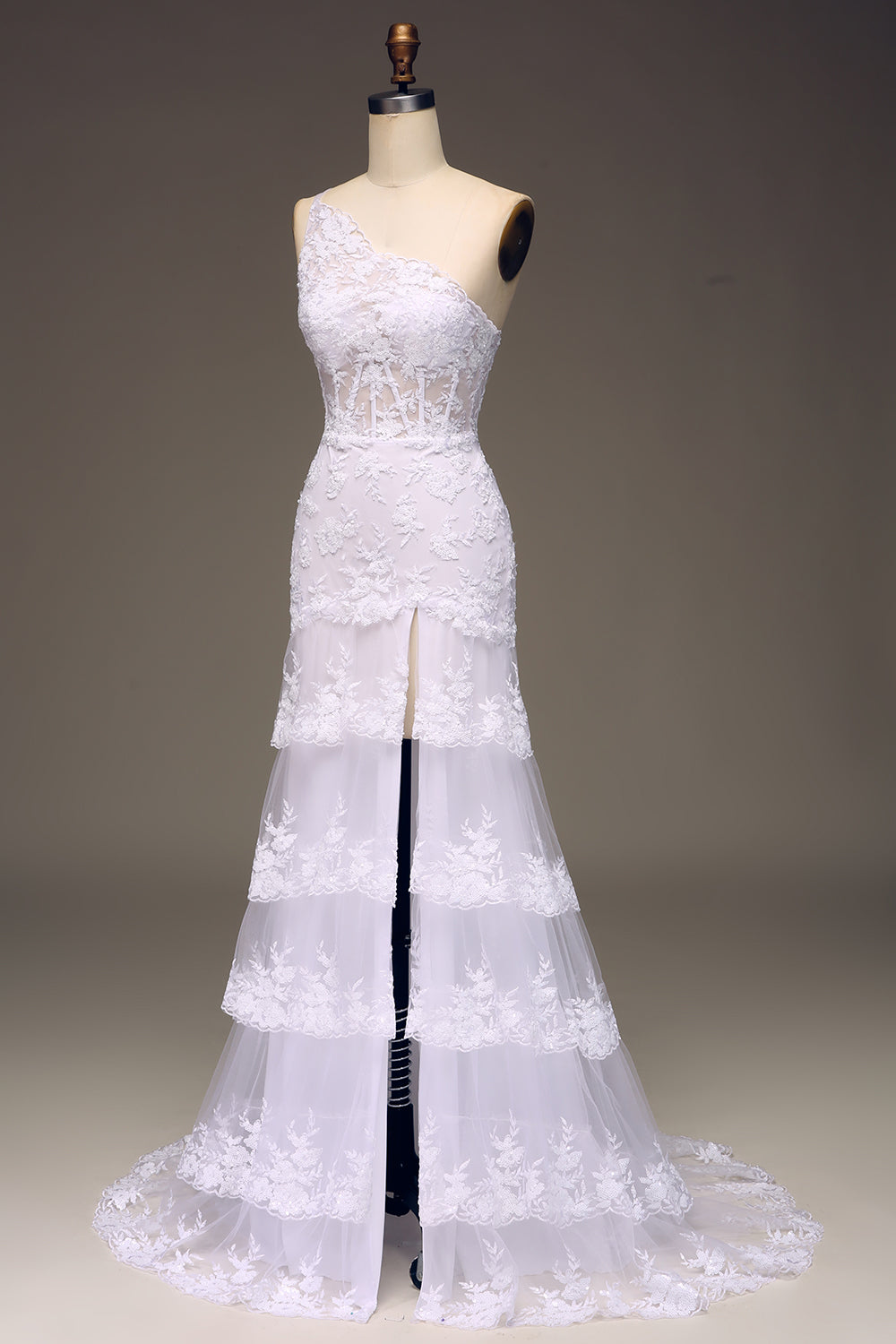 Glitzerndes dunkles marineblaues gestuftes Spitzenkleid mit einer Schulter und langem Schlitz