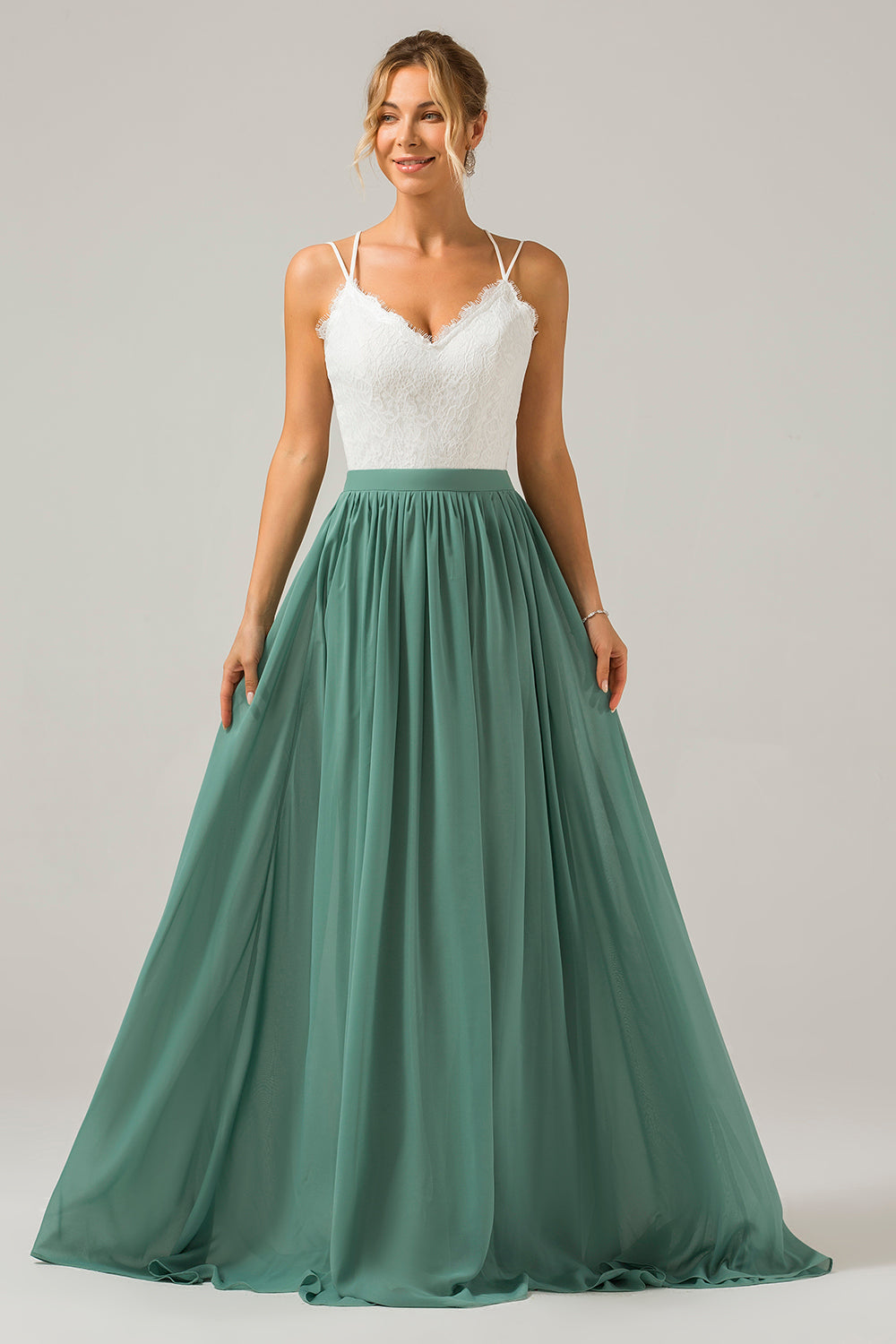 Eukalyptus Grünes Boho Chiffon Langes Brautjungfernkleid mit offenem Rücken und Spitze