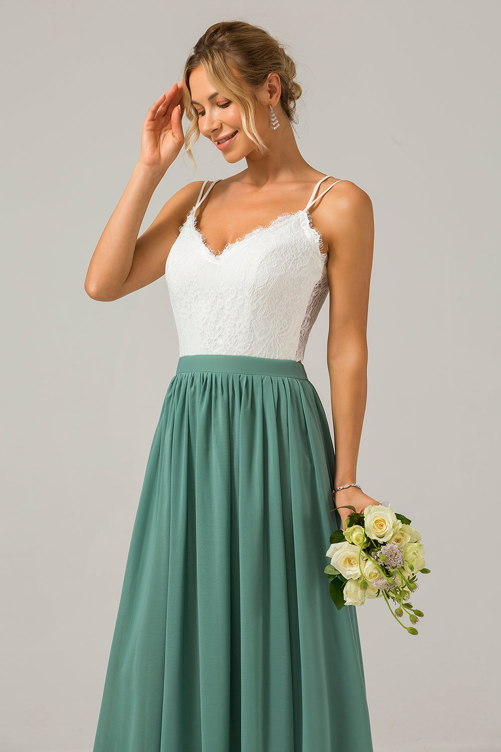 Eukalyptus Grünes Boho Chiffon Langes Brautjungfernkleid mit offenem Rücken und Spitze