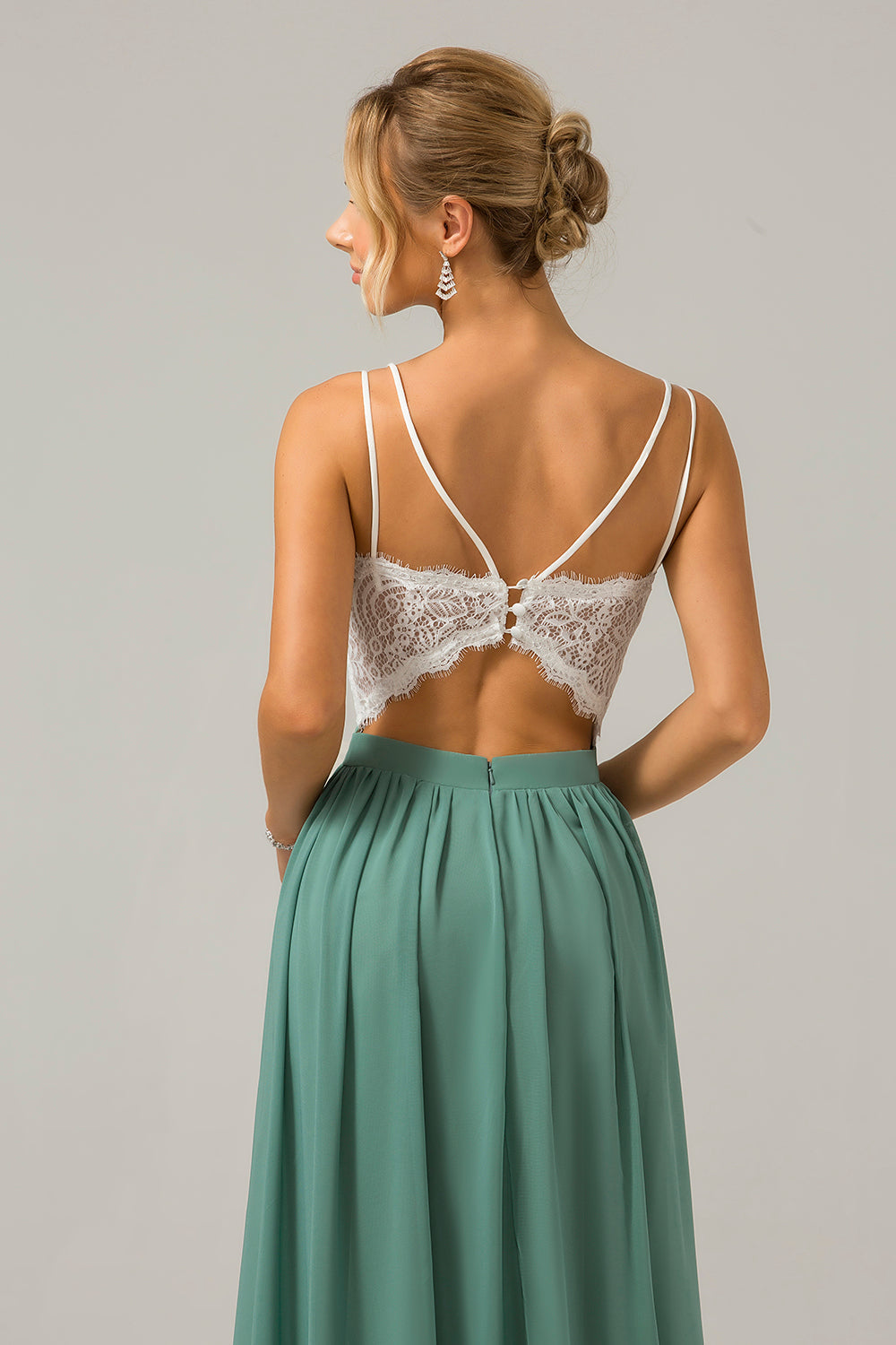 Eukalyptus Grünes Boho Chiffon Langes Brautjungfernkleid mit offenem Rücken und Spitze