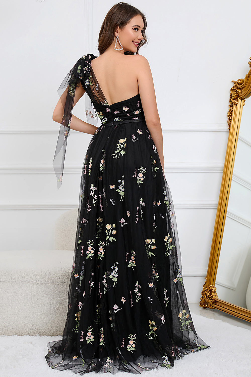 A-Linie Eine Schulter Schwarzes langes Ballkleid mit Stickerei