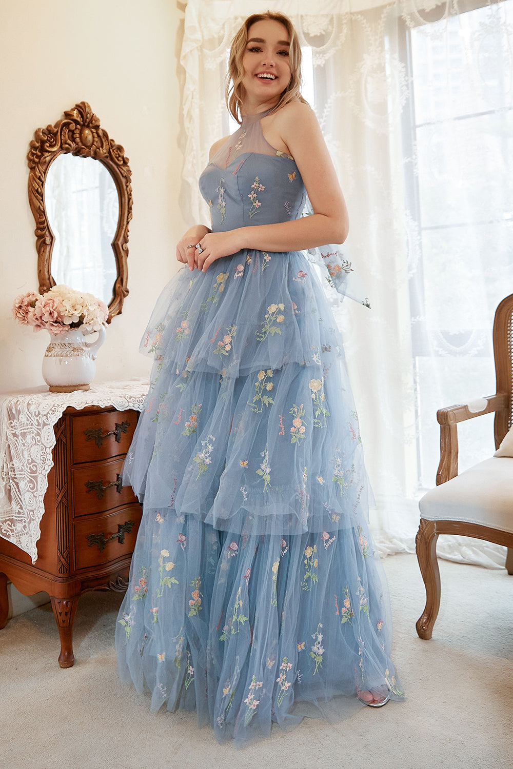 A-Line Neckholder Kleid Grau Blau Übergröße Ballkleid mit Stickerei