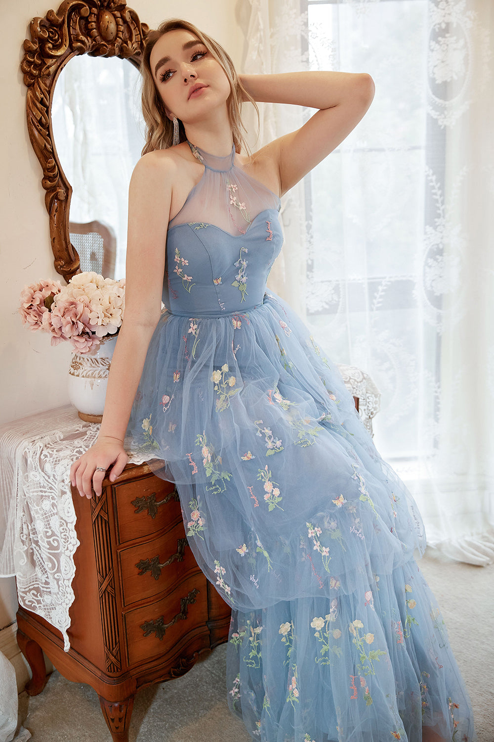 A-Line Neckholder Kleid Grau Blau Übergröße Ballkleid mit Stickerei