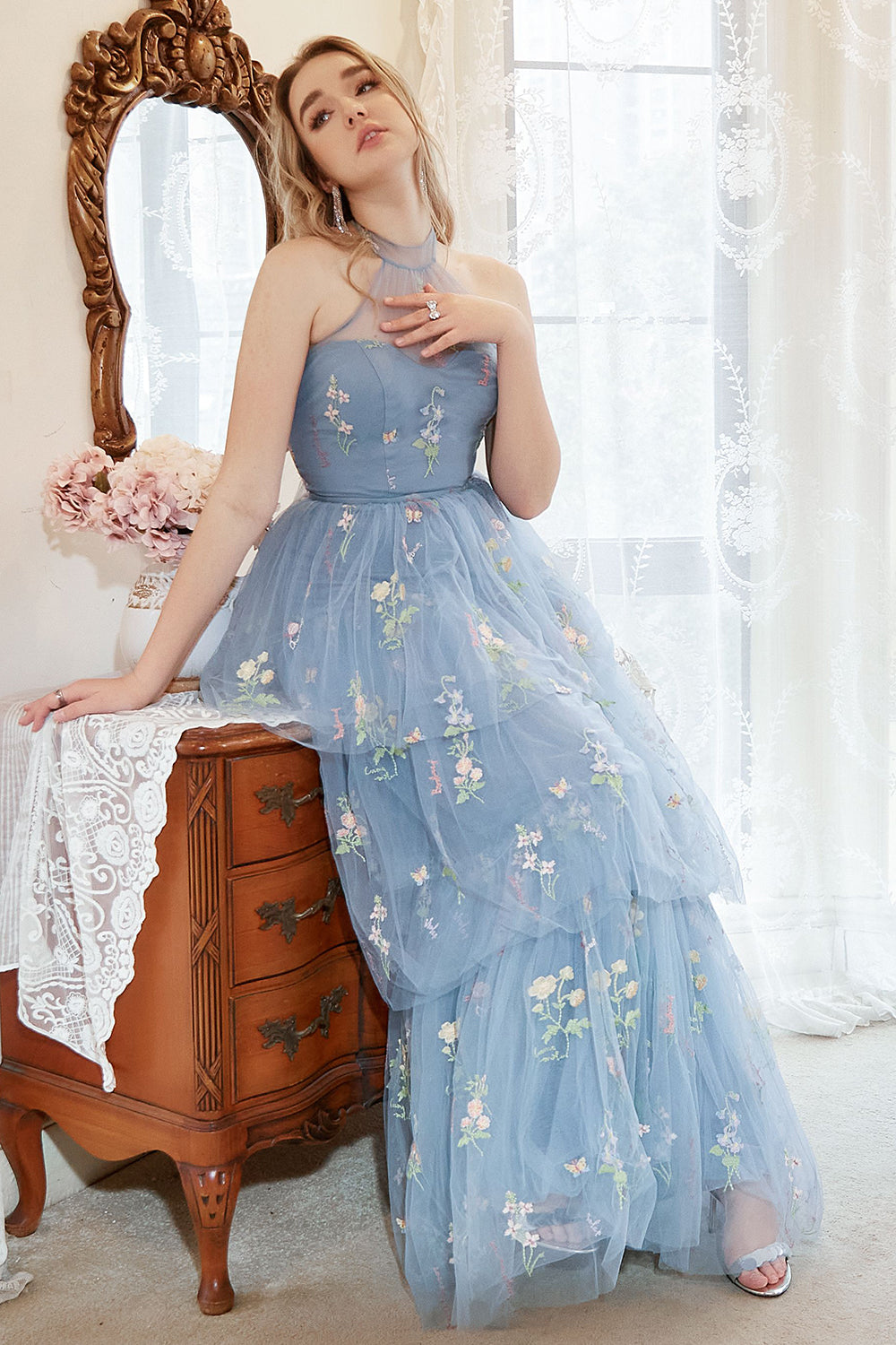 A-Line Neckholder Kleid Grau Blau Übergröße Ballkleid mit Stickerei
