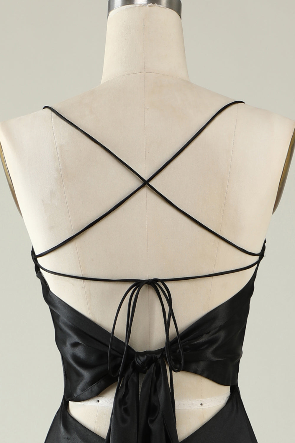 Spaghettiträger Schwarzes Satin Ballkleid mit Fransen