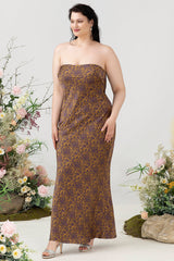 Braunes trägerloses Brautjungfernkleid in Übergröße