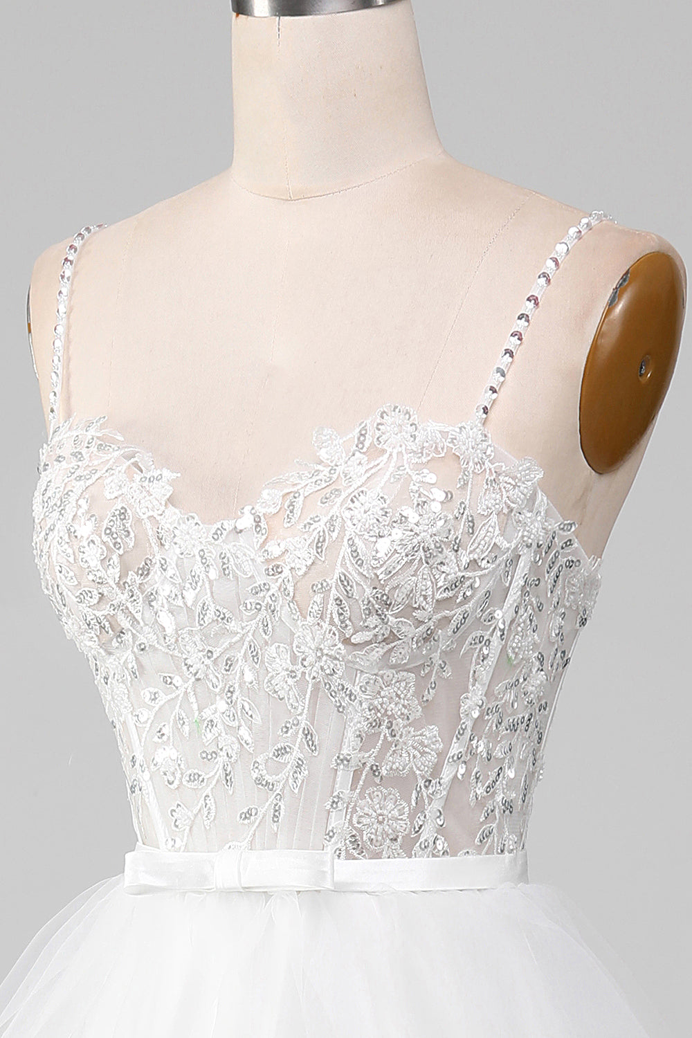 Weißes glitzerndes A-Linie Pailletten Rüschenrock Korsett Ballkleid mit Schlitz