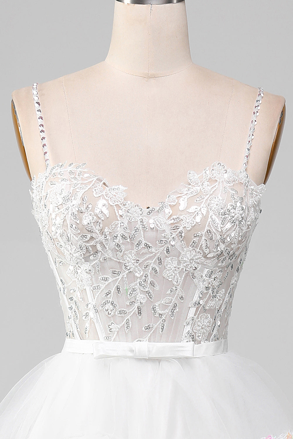 Weißes glitzerndes A-Linie Pailletten Rüschenrock Korsett Ballkleid mit Schlitz