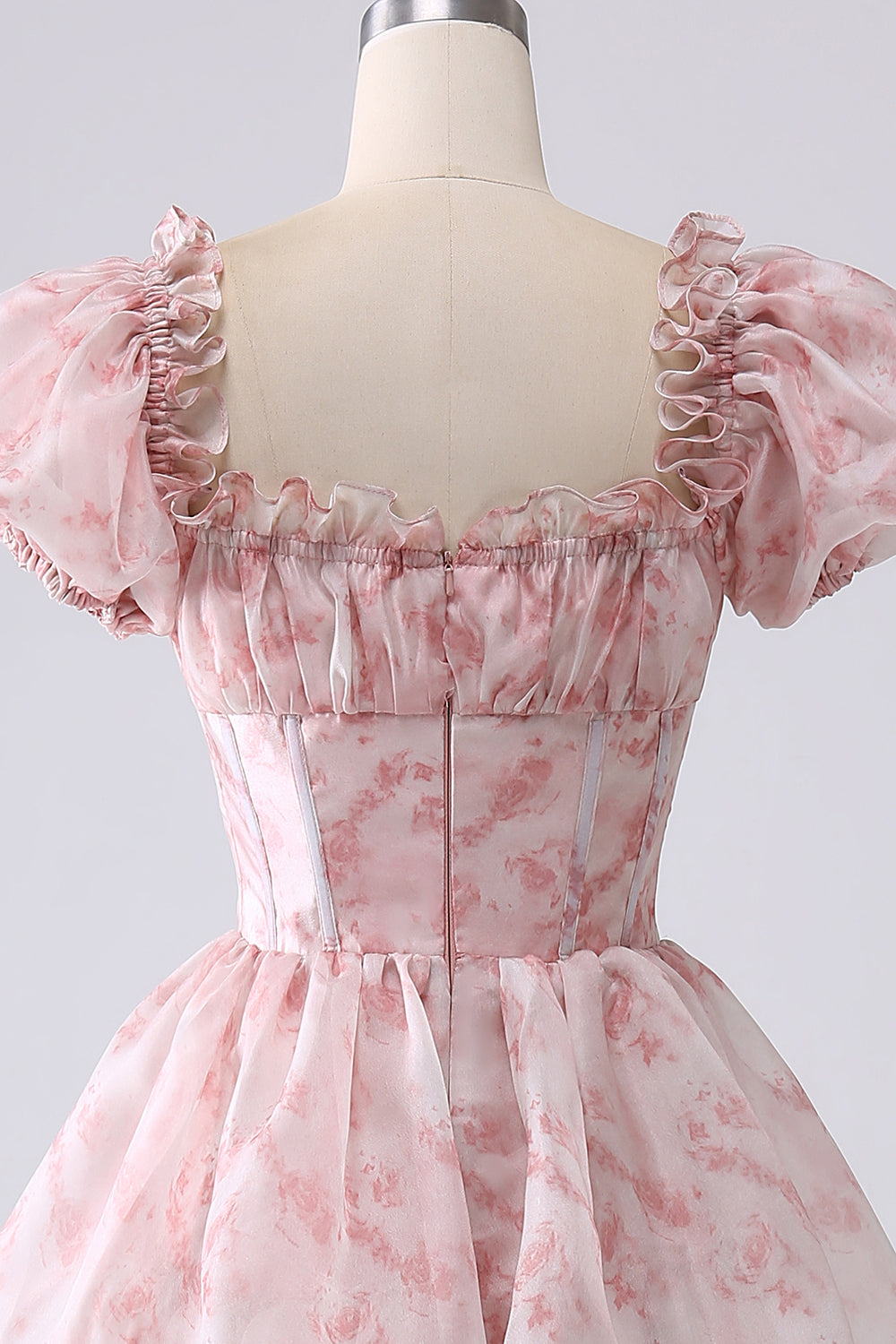 Grünes gestuftes Ballkleid aus Organza mit Korsett