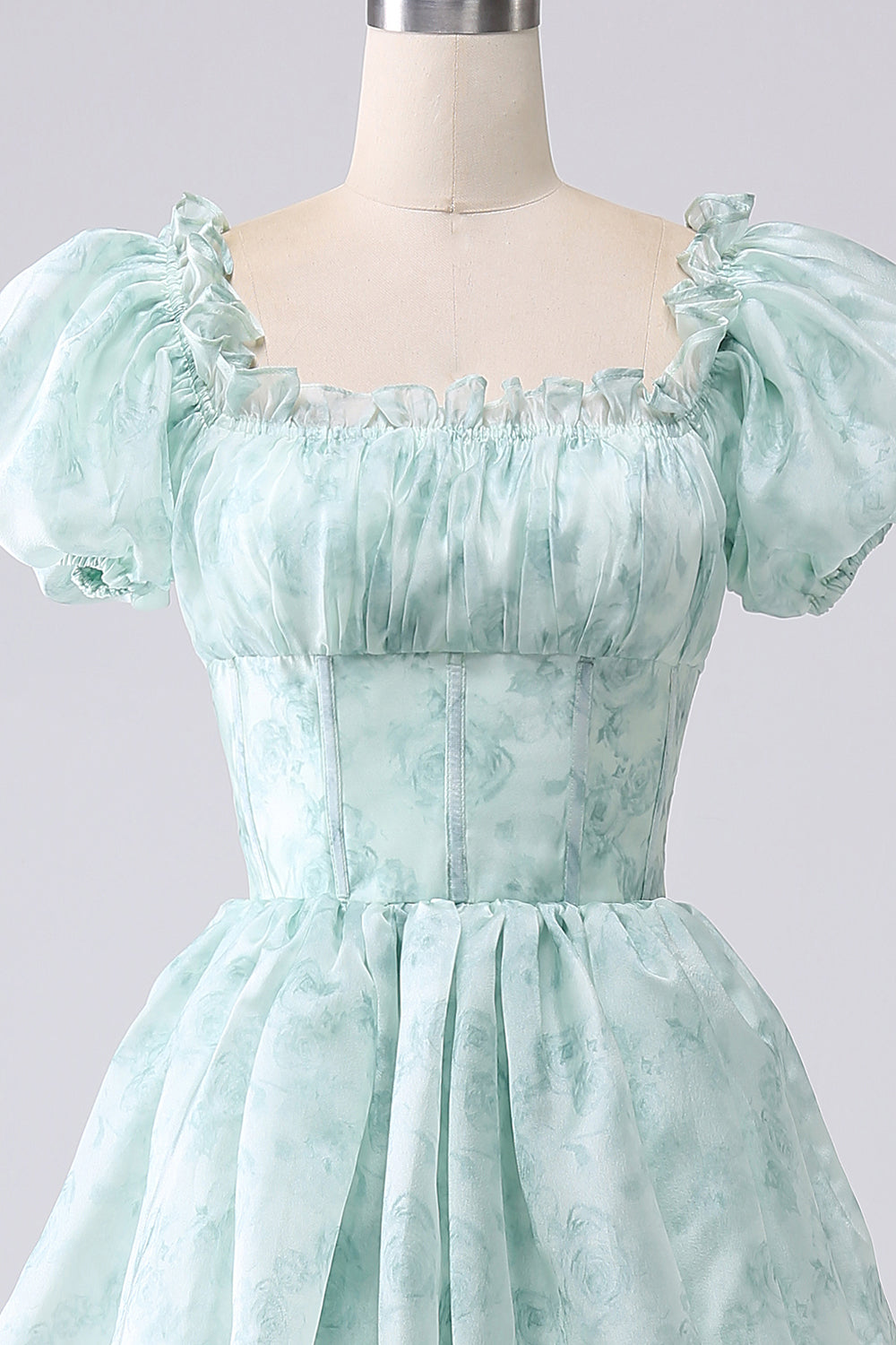 Grünes gestuftes Ballkleid aus Organza mit Korsett