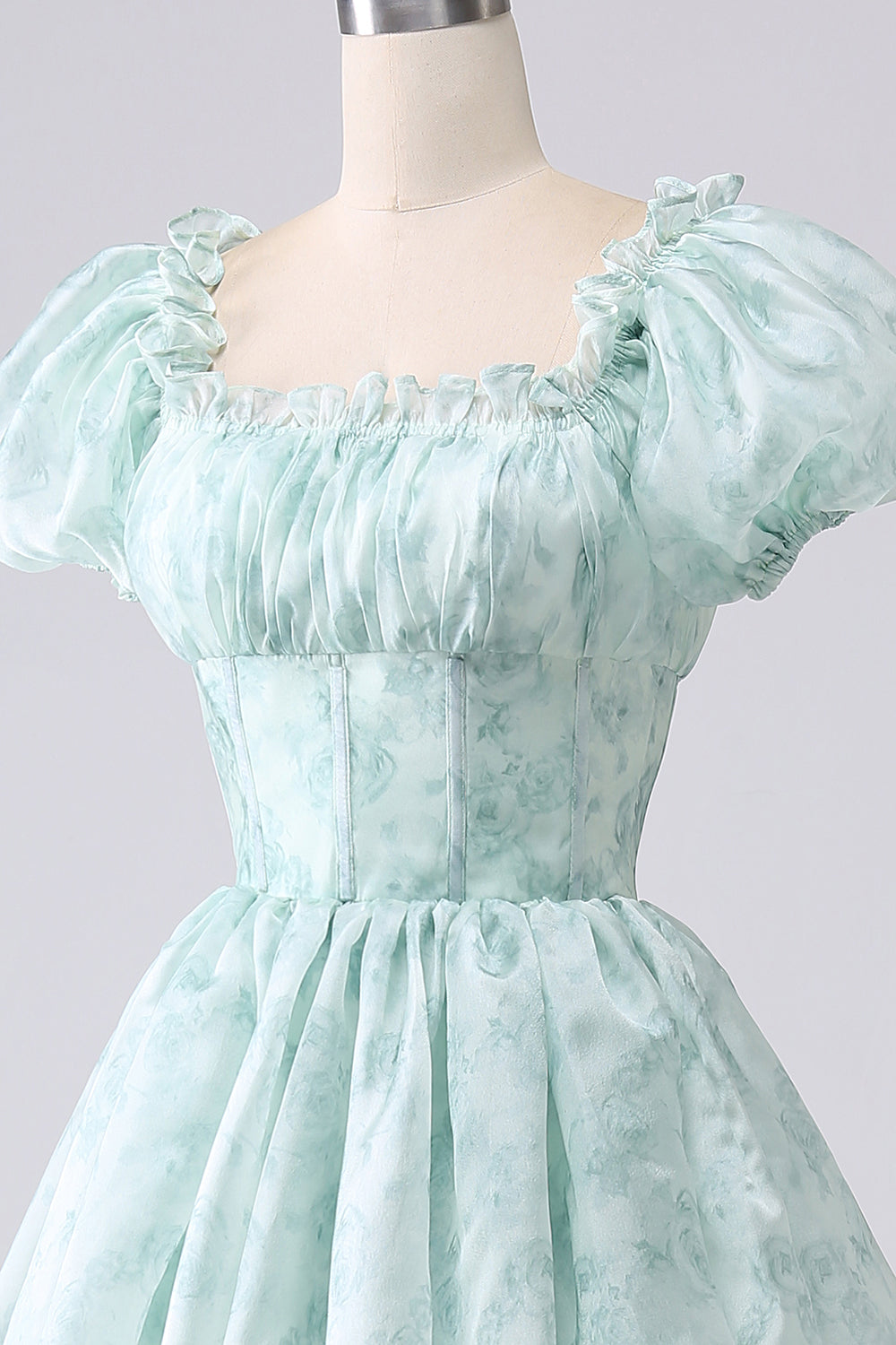 Grünes gestuftes Ballkleid aus Organza mit Korsett