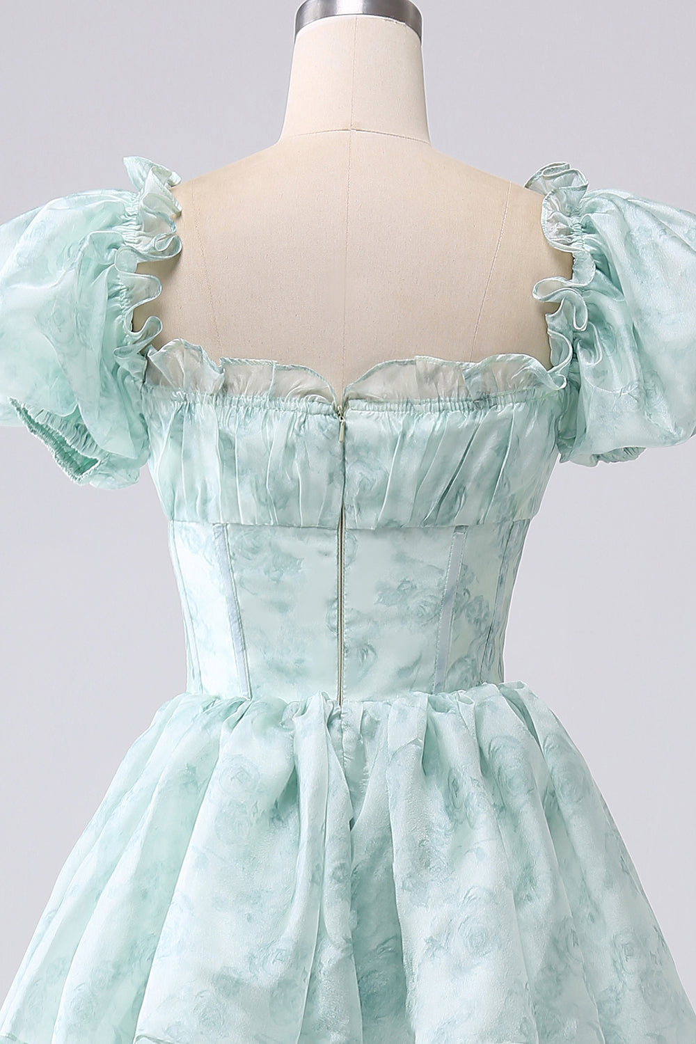 Grünes gestuftes Ballkleid aus Organza mit Korsett