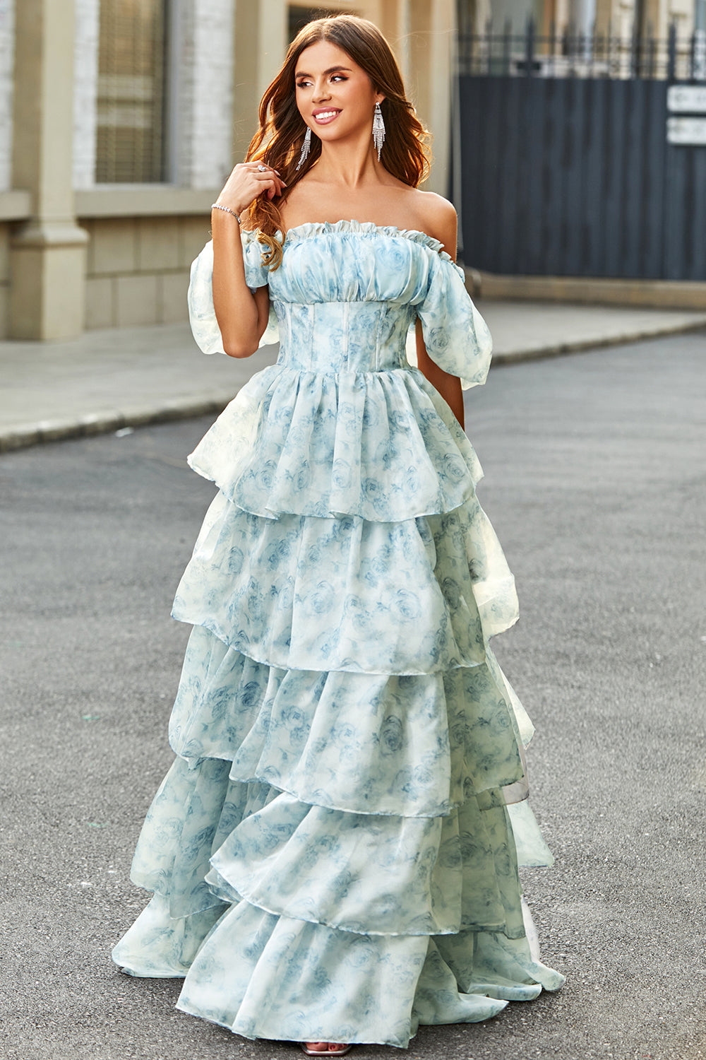 A Linie Hellblaues gestuftes geblümtes langes Ballkleid mit quadratischem Ausschnitt und Rüschen