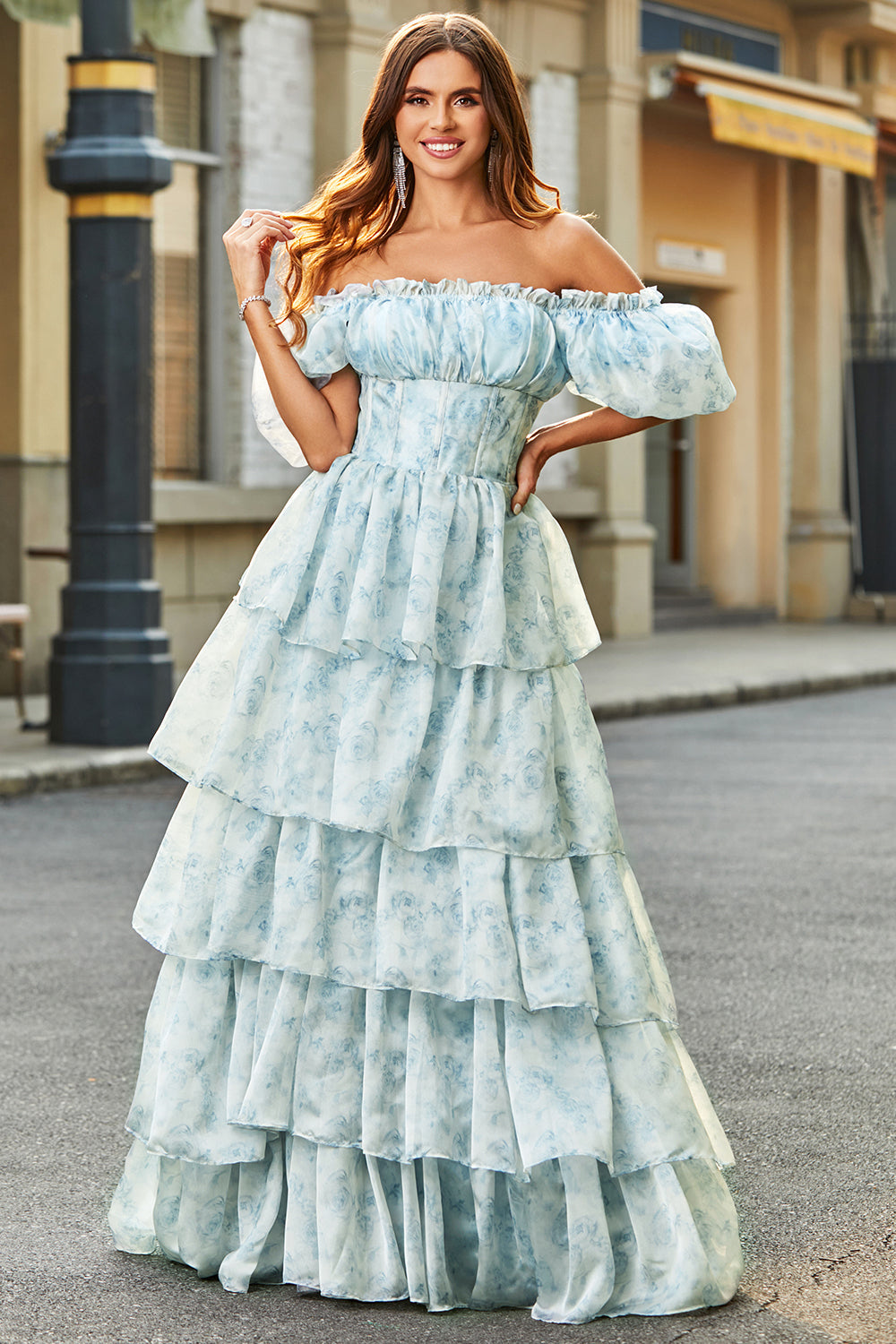 A Linie Hellblaues gestuftes geblümtes langes Ballkleid mit quadratischem Ausschnitt und Rüschen