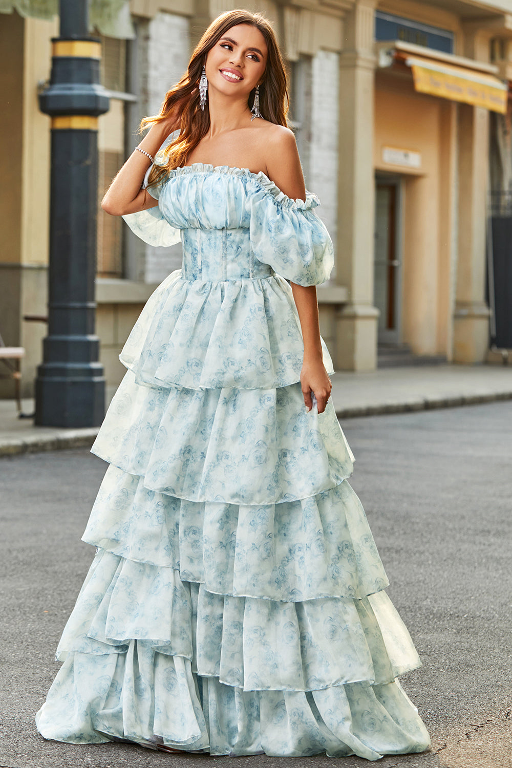 A Linie Hellblaues gestuftes geblümtes langes Ballkleid mit quadratischem Ausschnitt und Rüschen