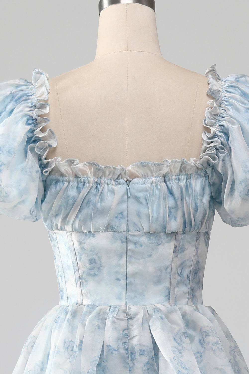 Grünes gestuftes Ballkleid aus Organza mit Korsett