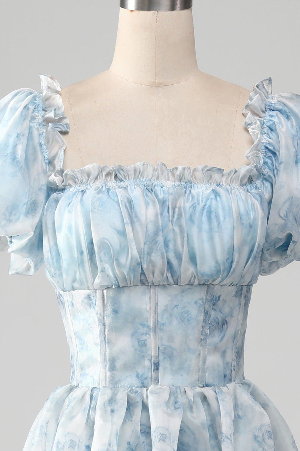 Grünes gestuftes Ballkleid aus Organza mit Korsett