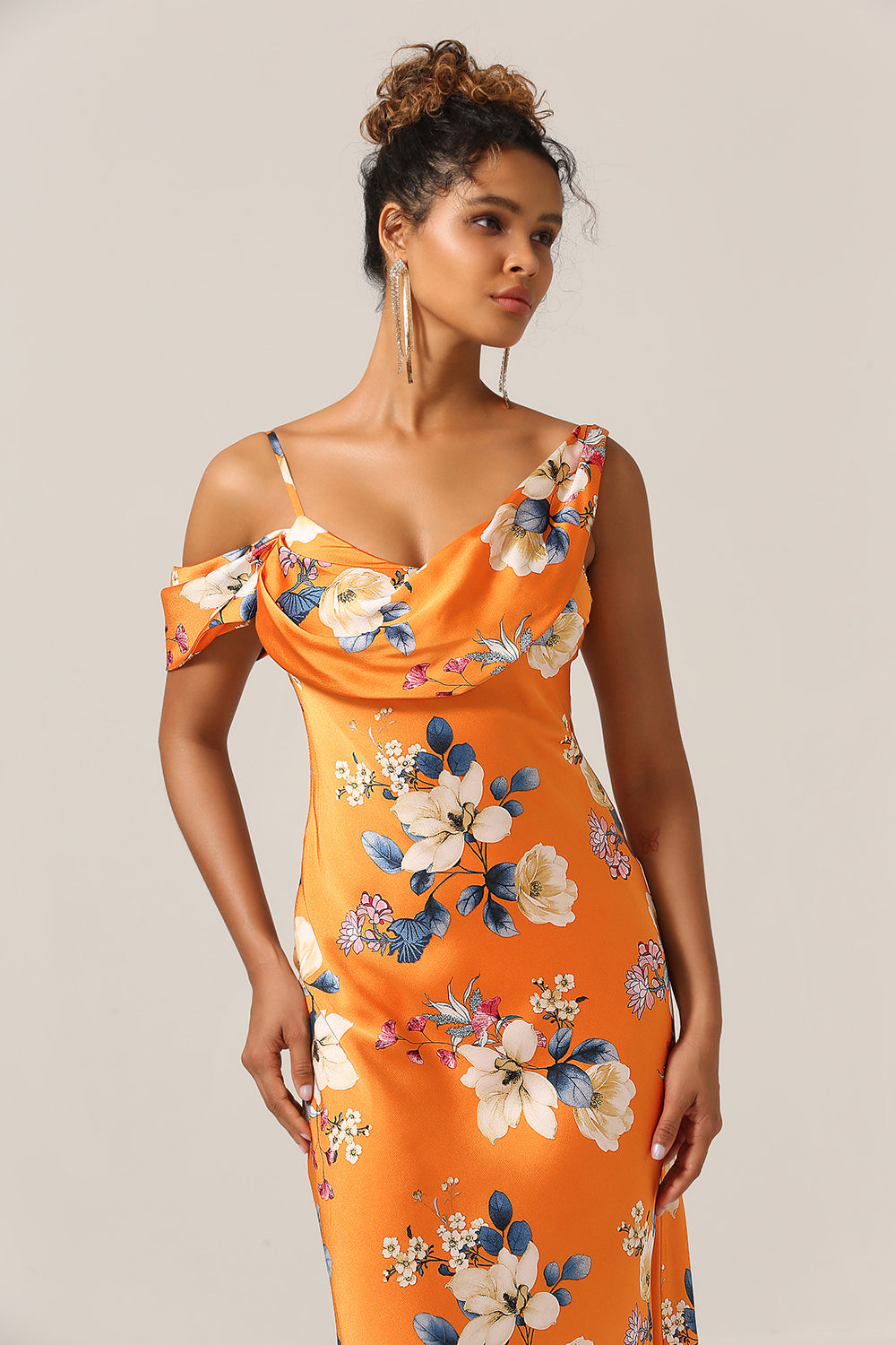 Trendiges Meerjungfrauen orange Brautjungfernkleid mit einer Schulter und Blume