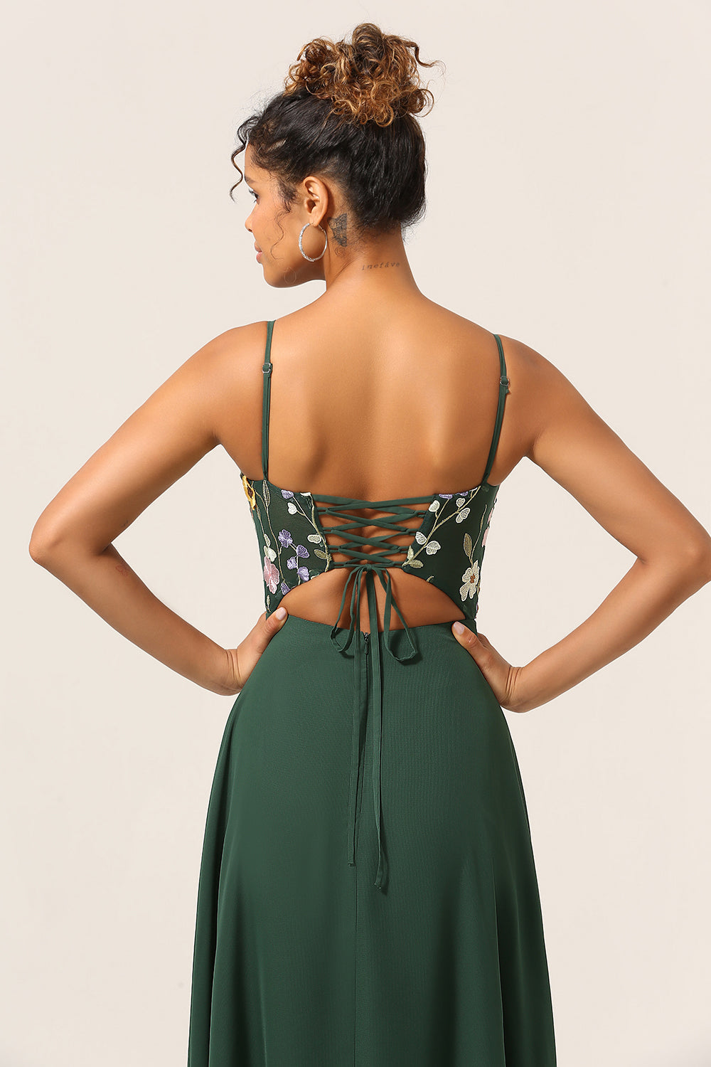 Langes A-Linie Spaghettiträger Dunkelgrünes Brautjungfernkleid mit 3D-Blumen