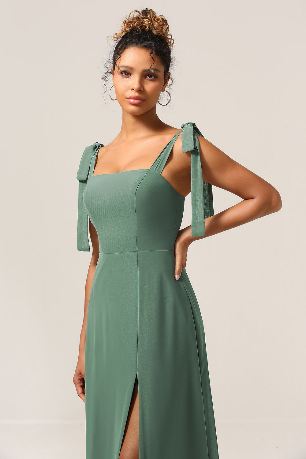 A Linie Spaghettiträger Eukalyptus Bindebänder Brautjungfernkleid mit Schlitz