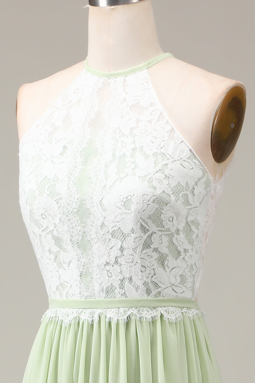 Staubiger Salbei Neckholder Kleid aus Spitze und Chiffon in A-Linie bodenlanges Brautjungfernkleid