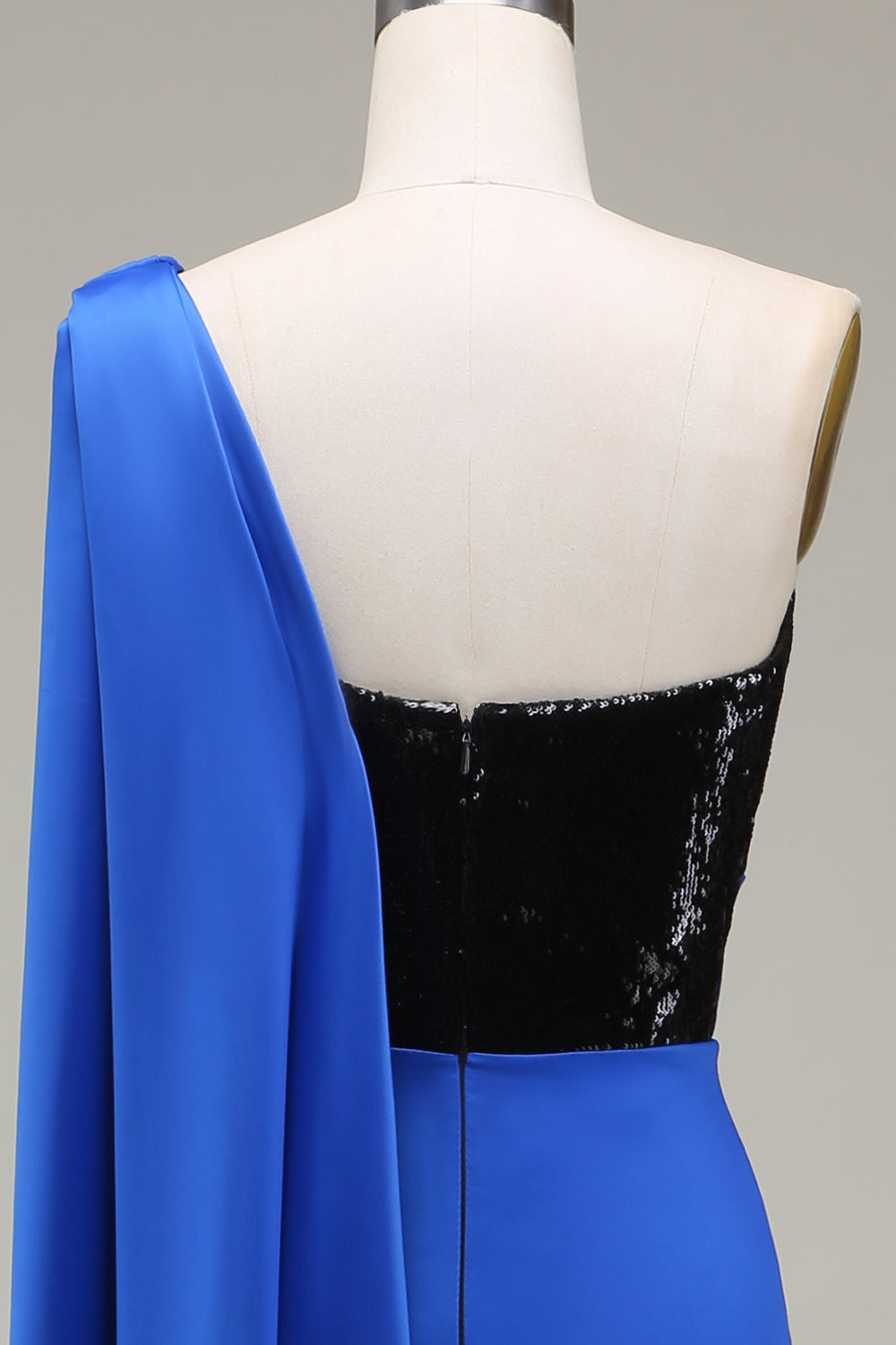 Königsblaues plissiertes Ballkleid aus Satin und Pailletten mit Schlitz