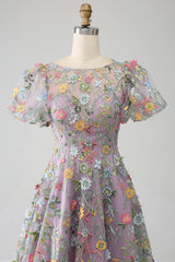 Lila Prinzessin Ballkleid mit kurzen Ärmeln und Stickerei