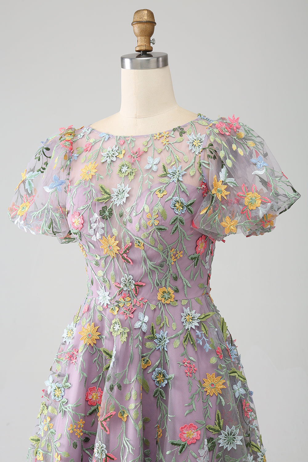 Lila Prinzessin Ballkleid mit kurzen Ärmeln und Stickerei