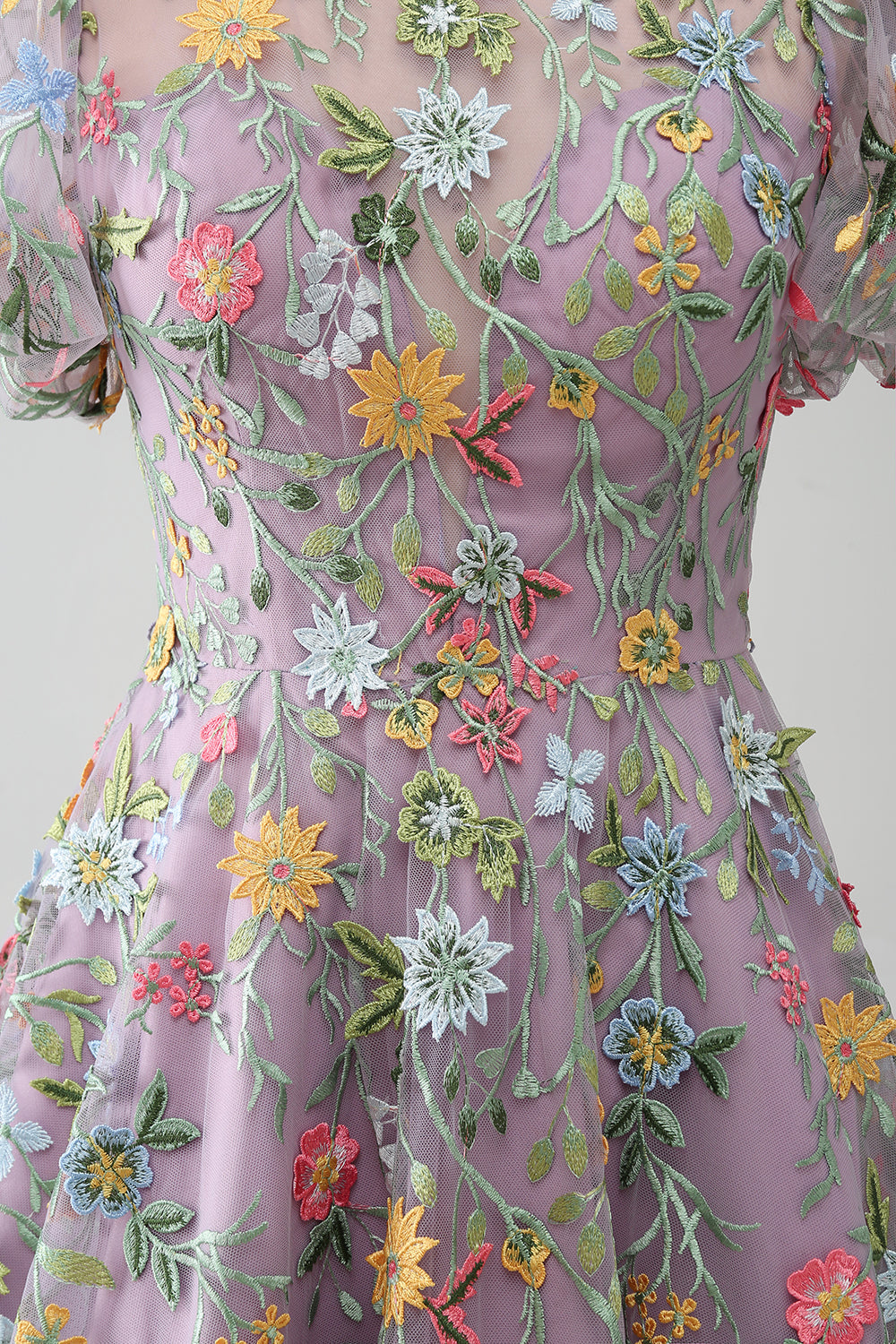 Lila Prinzessin Ballkleid mit kurzen Ärmeln und Stickerei