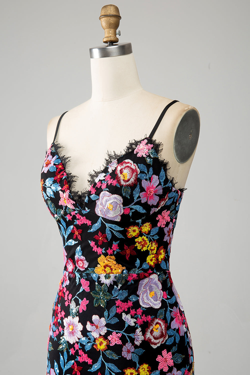 Schwarzes Blumen Meerjungfrauen Spaghettiträger langes Ballkleid mit Stickerei