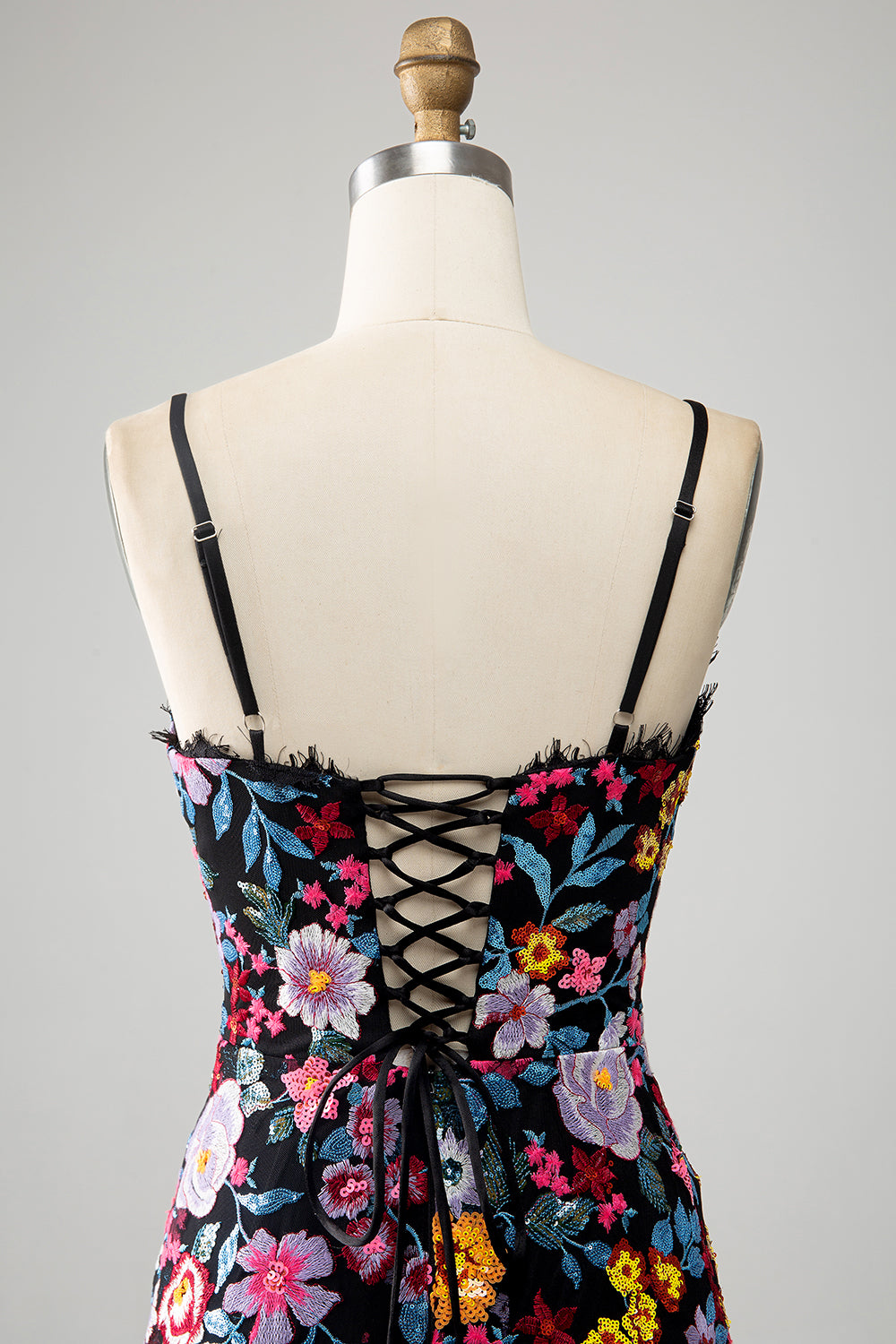 Schwarzes Blumen Meerjungfrauen Spaghettiträger langes Ballkleid mit Stickerei