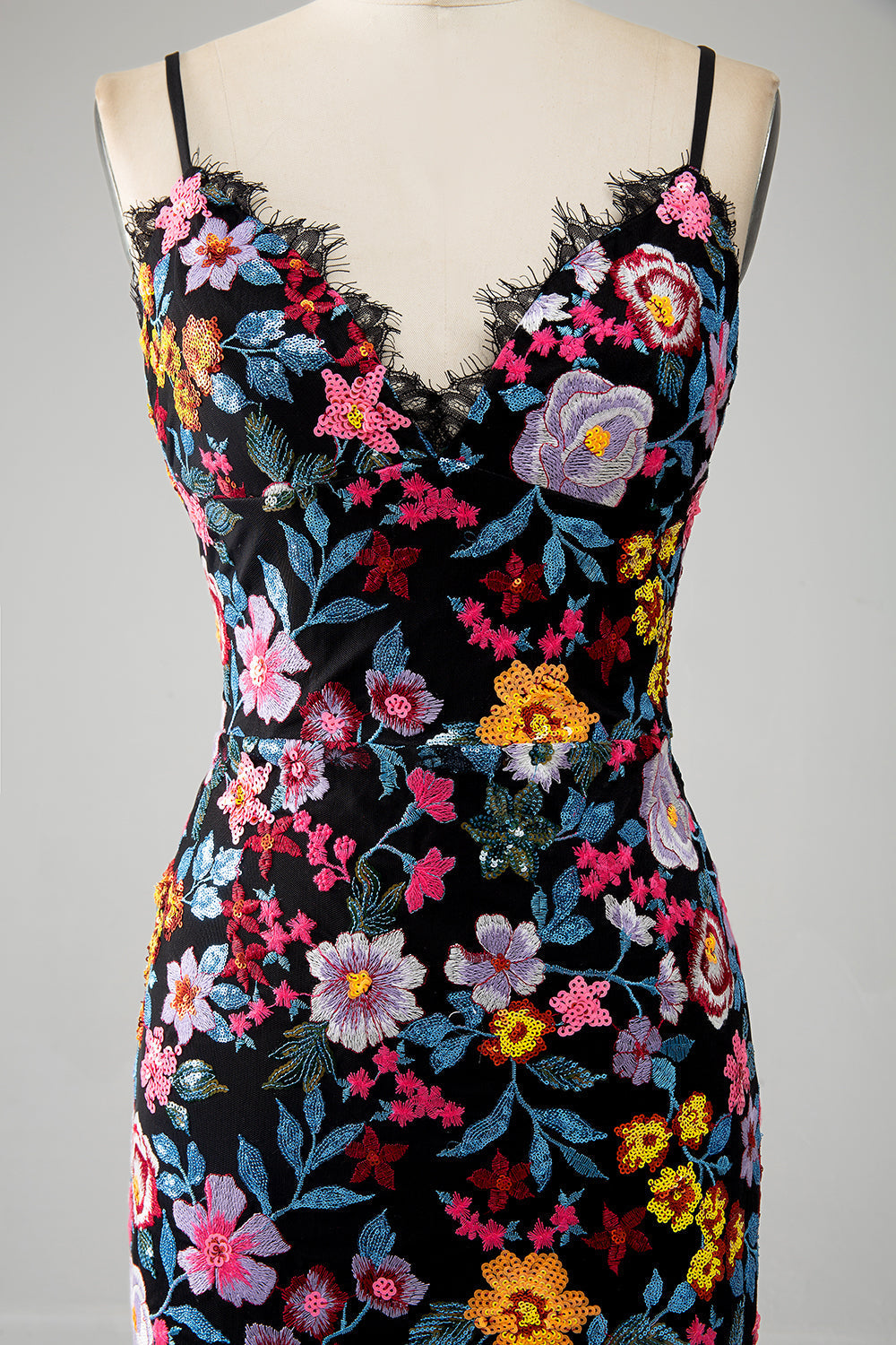 Schwarzes Blumen Meerjungfrauen Spaghettiträger langes Ballkleid mit Stickerei
