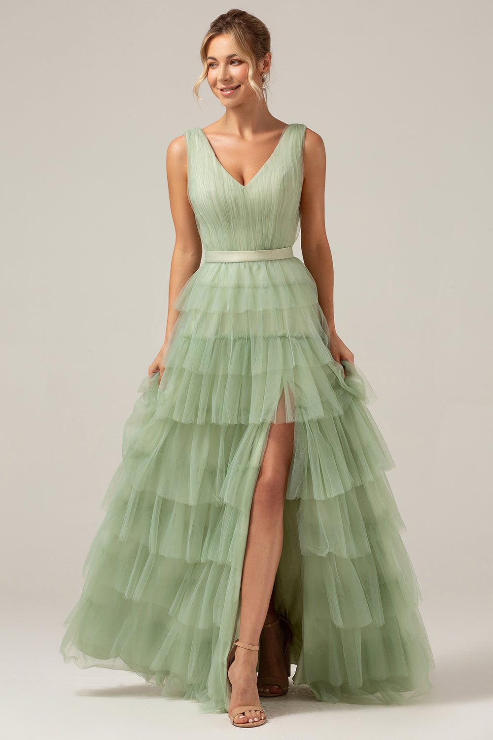 Grünes gestuftes langes V-Ausschnitt Tüll Ballkleid mit Schlitz
