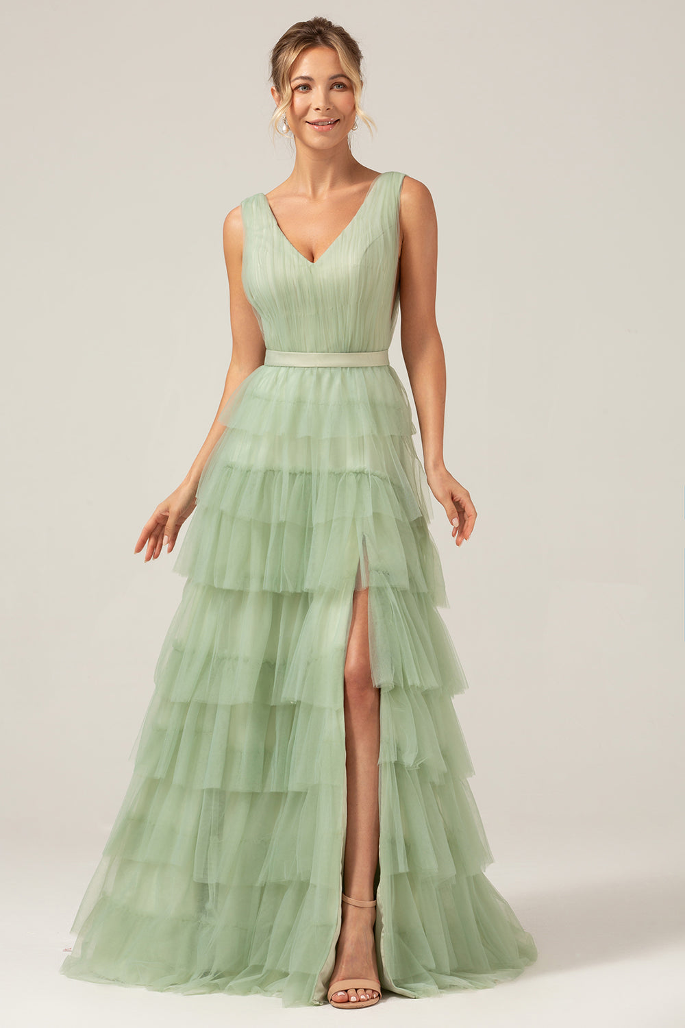 Grünes gestuftes langes V-Ausschnitt Tüll Ballkleid mit Schlitz