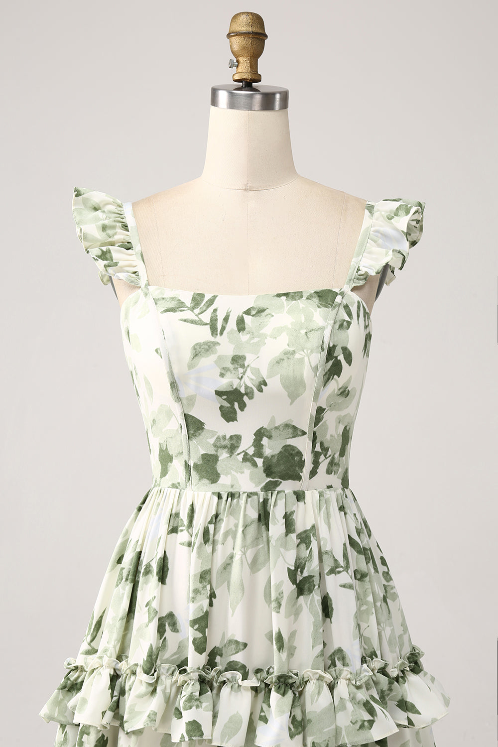 Grünes gestuftes Ballkleid mit Blumenrüschen und Schlitz