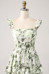 Grünes gestuftes Ballkleid mit Blumenrüschen und Schlitz