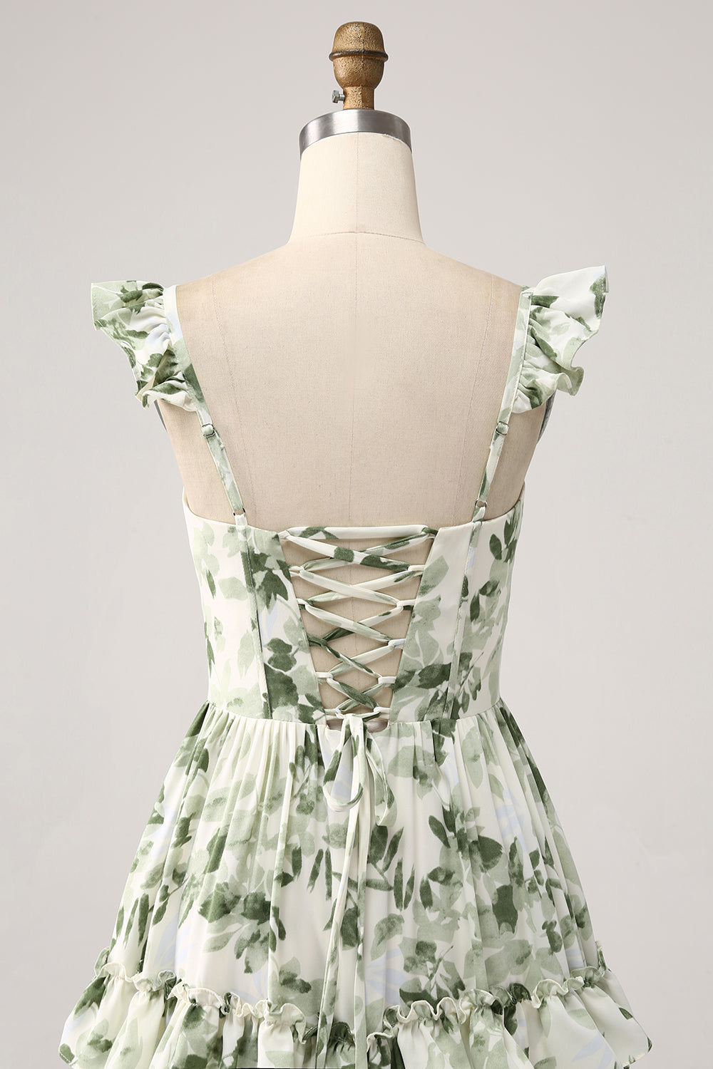Grünes gestuftes Ballkleid mit Blumenrüschen und Schlitz
