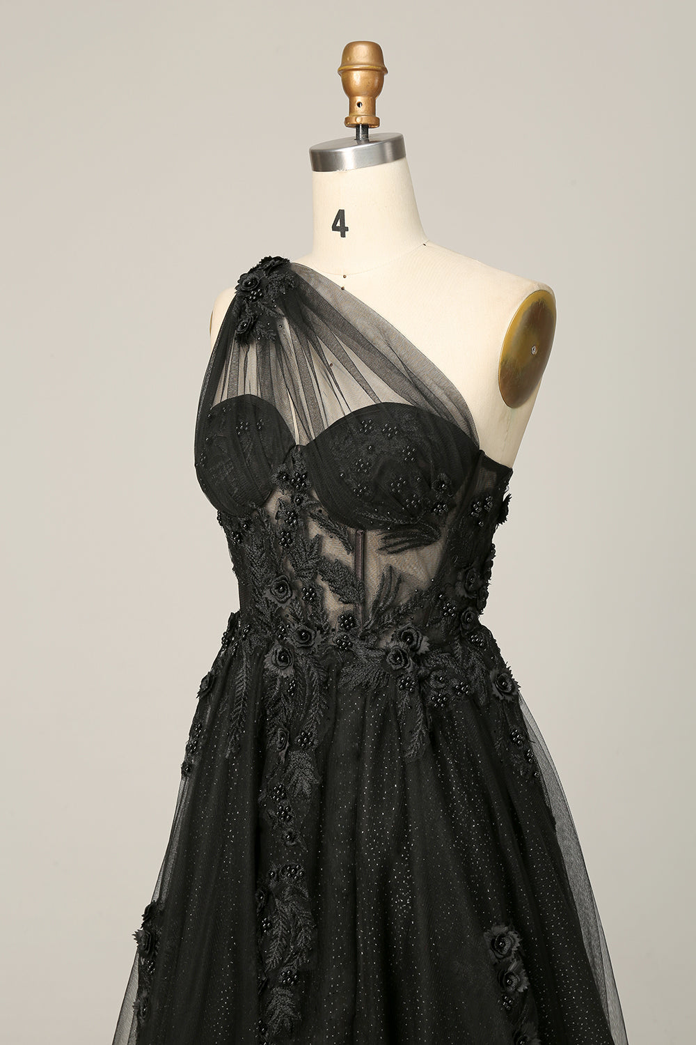 A Linie Eine Schulter Schwarzes langes Ballkleid mit Applikationen