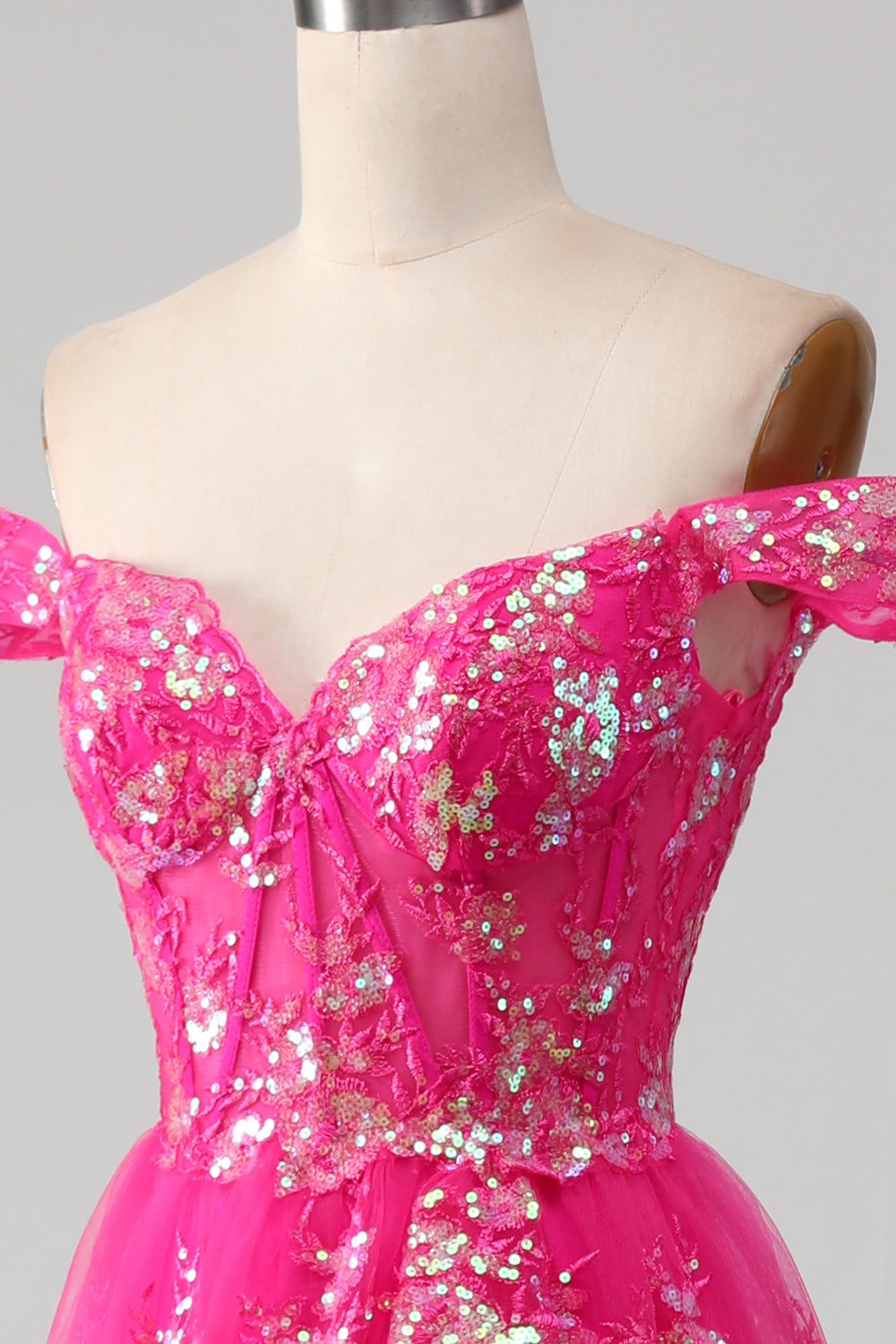 Schulterfreies fuchsia Ballkleid mit Pailletten