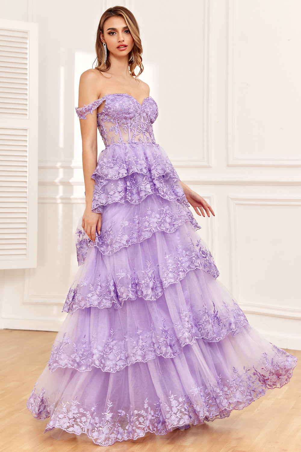 Schulterfreies fuchsia Ballkleid mit Pailletten