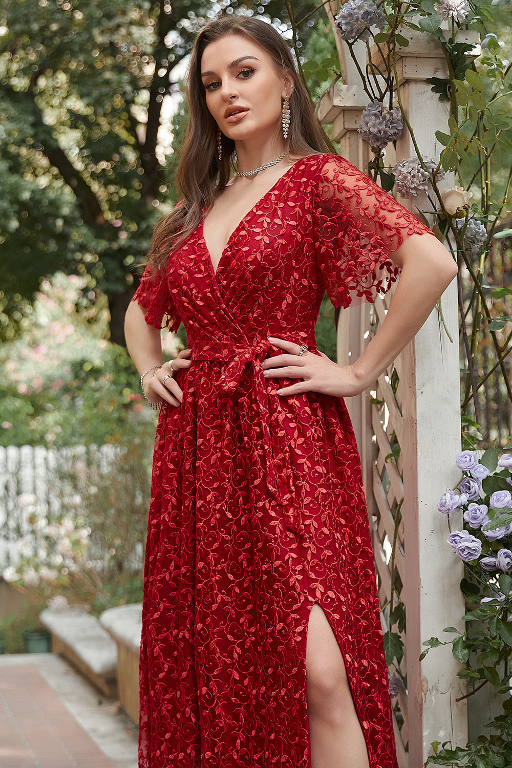 A-Linie rotes langes V-Ausschnitt Brautjungfernkleid mit Stickerei